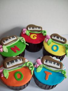 cupcake piano