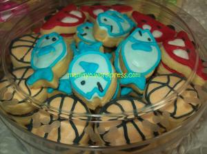 kukis ikan, bola basket, mobil