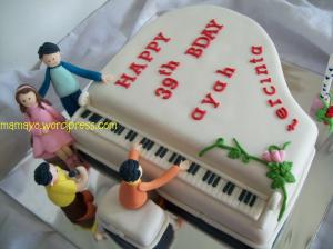 piano cake