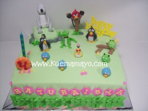 angry bird and bernard cake