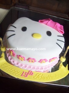 hello kitty cake