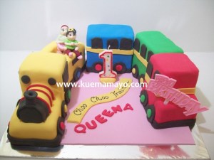queena train cake