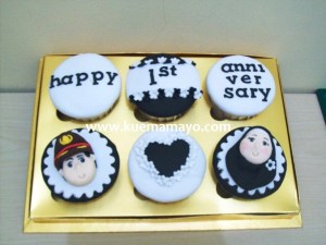 Anniversary cupcakes