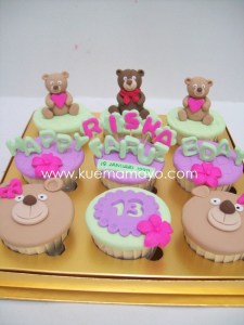 Bear cupcake