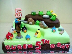 Angry bird cake