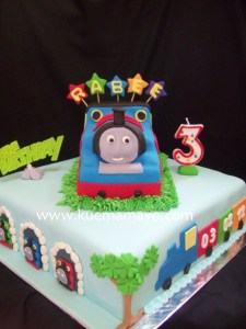 101_4605thomas the tank engine cake