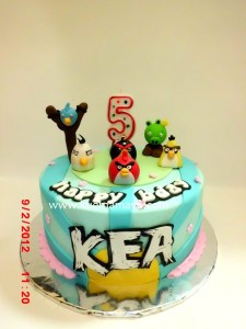 Angry bird cake