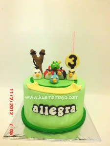 Angry bird cake