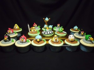 Angry bird cupcakes